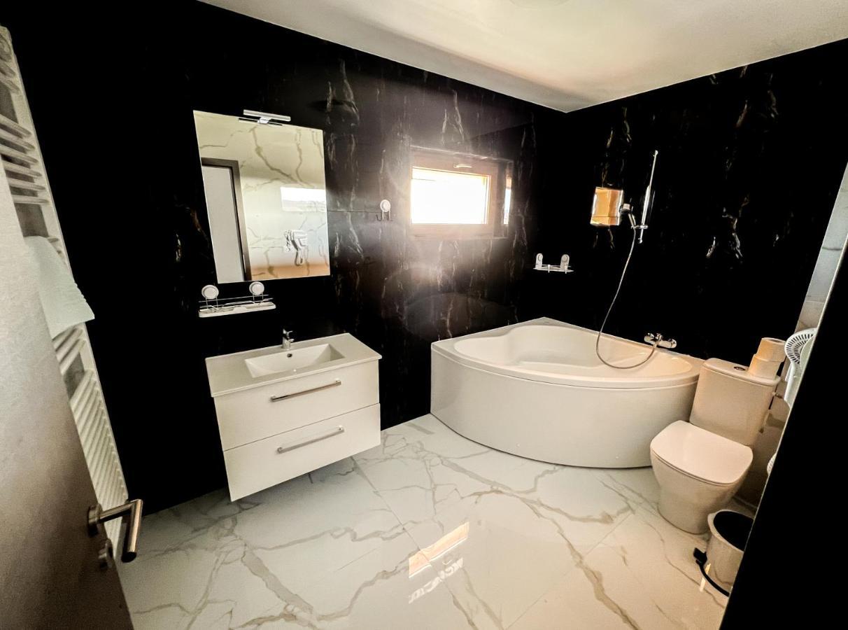 Motel Infinit Târgu Jiu Dış mekan fotoğraf